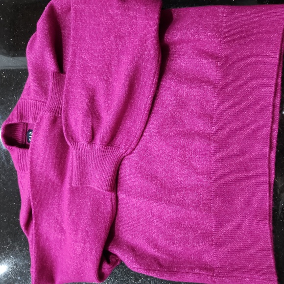 GAP size small pink sweater excellent condition - Picture 4 of 5